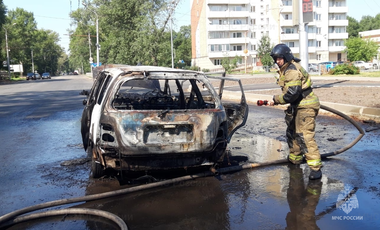 В столице Хакасии из-за неисправности полыхал автомобиль | 09.08.2023 |  Абакан - БезФормата