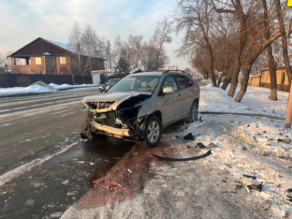 ДТП с пострадавшим пассажиром: две иномарки не поделили дорогу | 15.01.2024  | Абакан - БезФормата