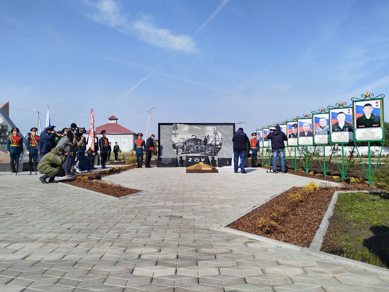 В Хакасии открыли мемориал в честь воинов-железнодорожников, погибших в  ходе СВО | 05.10.2023 | Абакан - БезФормата