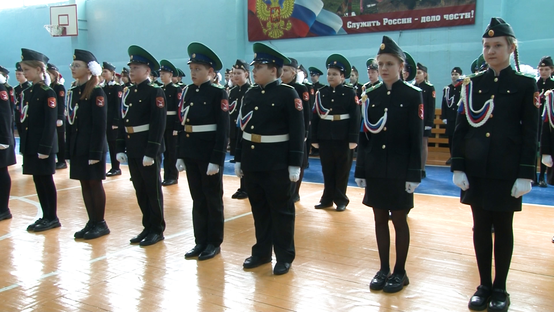 70 школьников Саяногорска влились в ряды Юнармии | 09.04.2024 | Абакан -  БезФормата