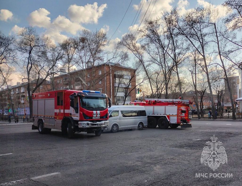 В столице Хакасии женщина загородила микроавтобусом выезд для пожарной  спецтехники | 04.05.2023 | Абакан - БезФормата