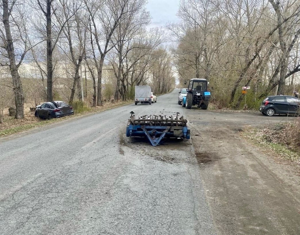 ДТП с пострадавшим: в Хакасии иномарка въехала в трактор | 02.05.2024 |  Абакан - БезФормата