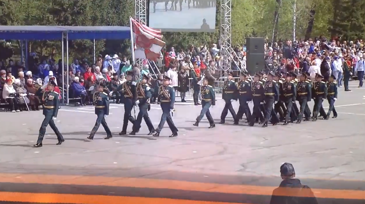 Победный марш. Абакан парад Победы 78 годовщина. Первомайская площадь Абакан 9 мая. Прямая трансляция марш Победы Хабаровск.