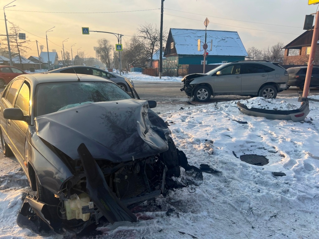 ДТП с пострадавшим пассажиром: две иномарки не поделили дорогу | 15.01.2024  | Абакан - БезФормата